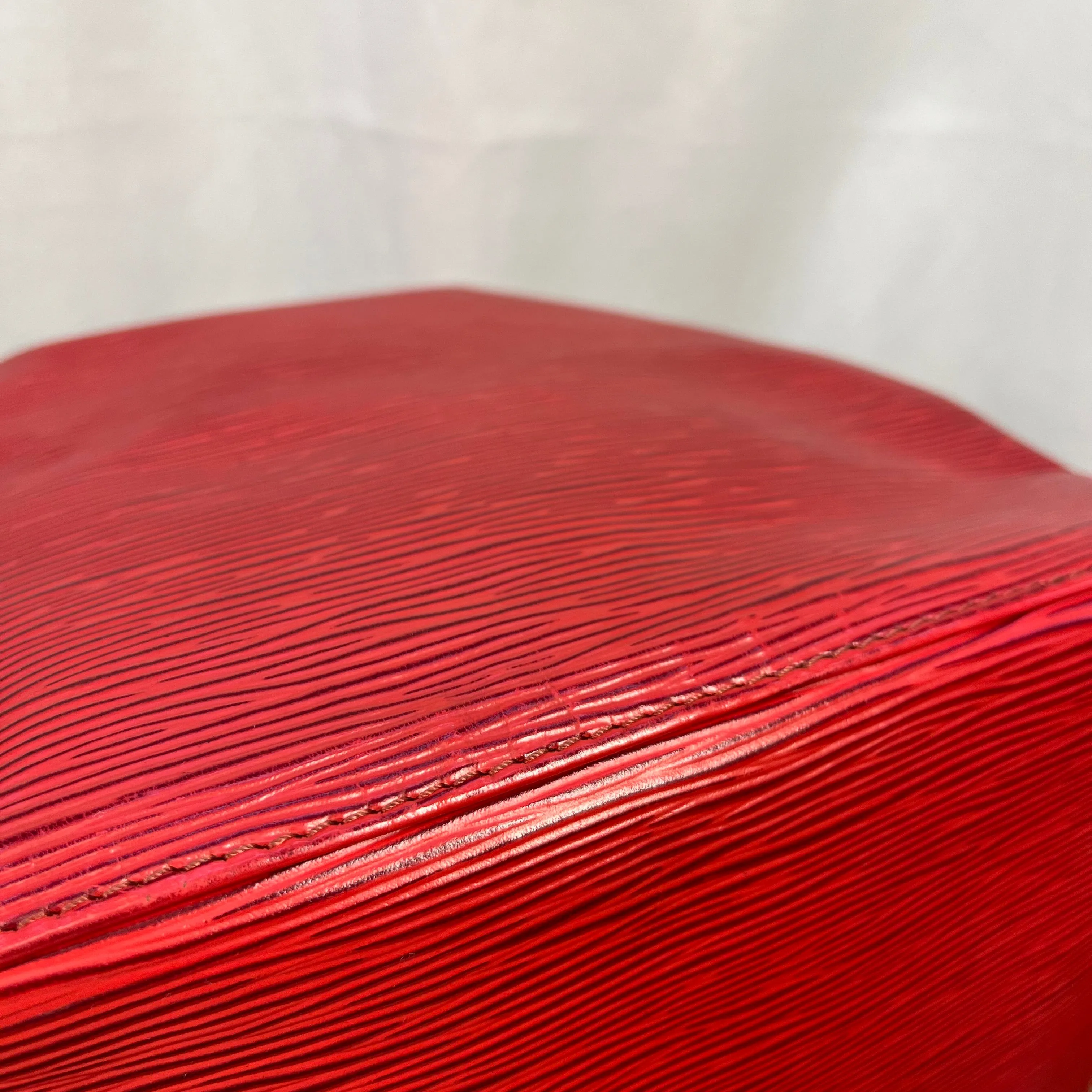 LOUIS VUITTON Petit Noe Epi Castillan Red Bucket Bag